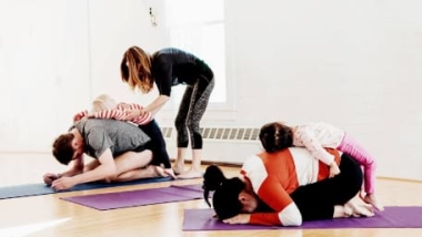 A private yoga class for a family with IYK® Private Yoga